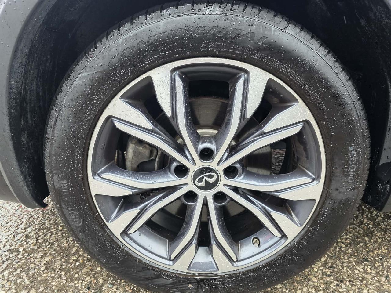 2017 Infiniti QX30 AWD Photo