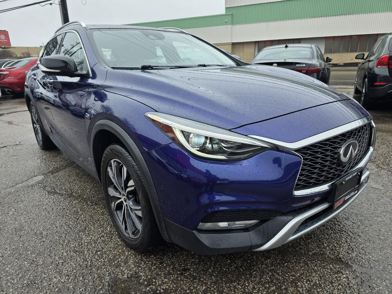 2017 Infiniti QX30 AWD Photo
