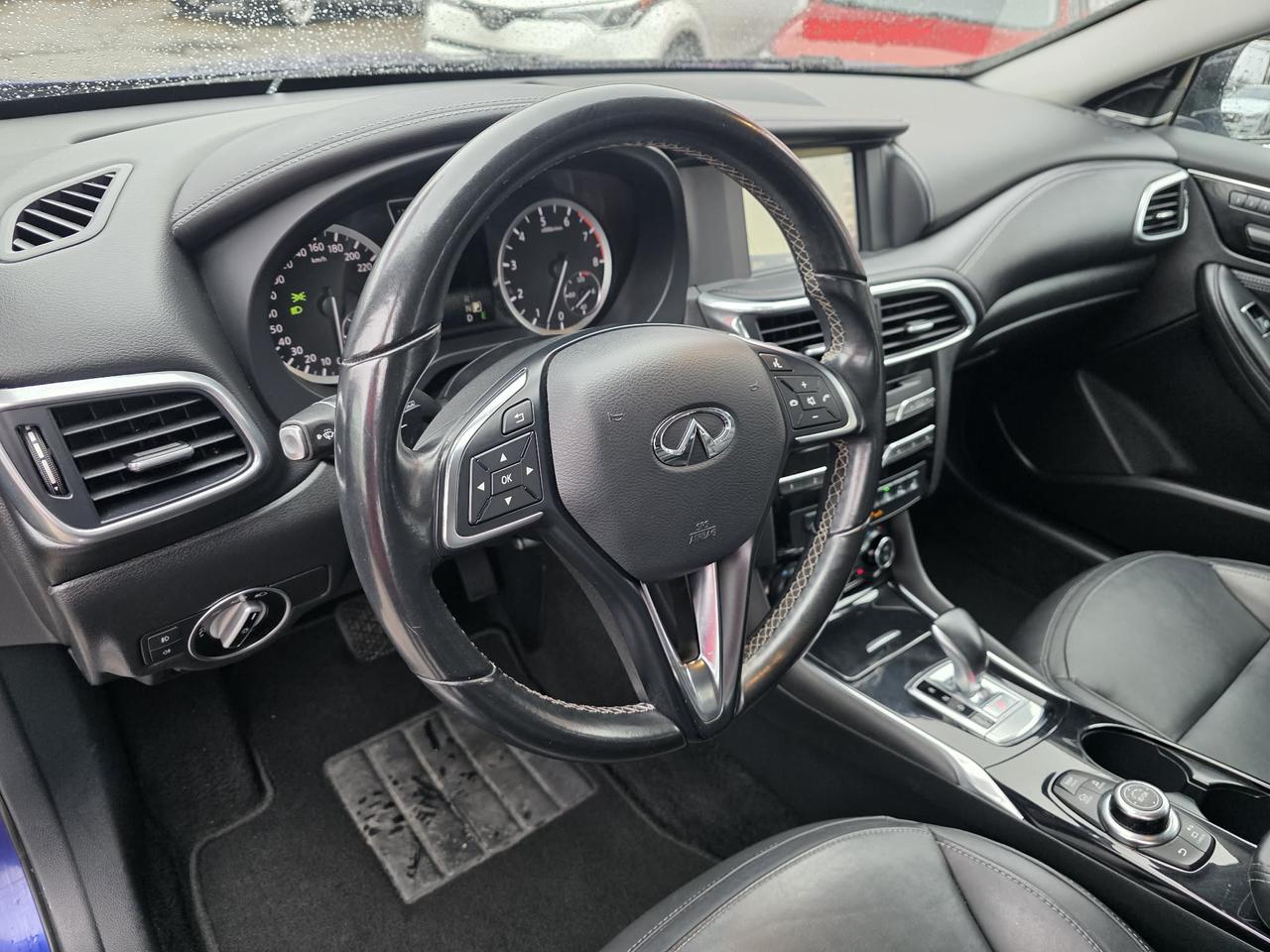 2017 Infiniti QX30 AWD Photo