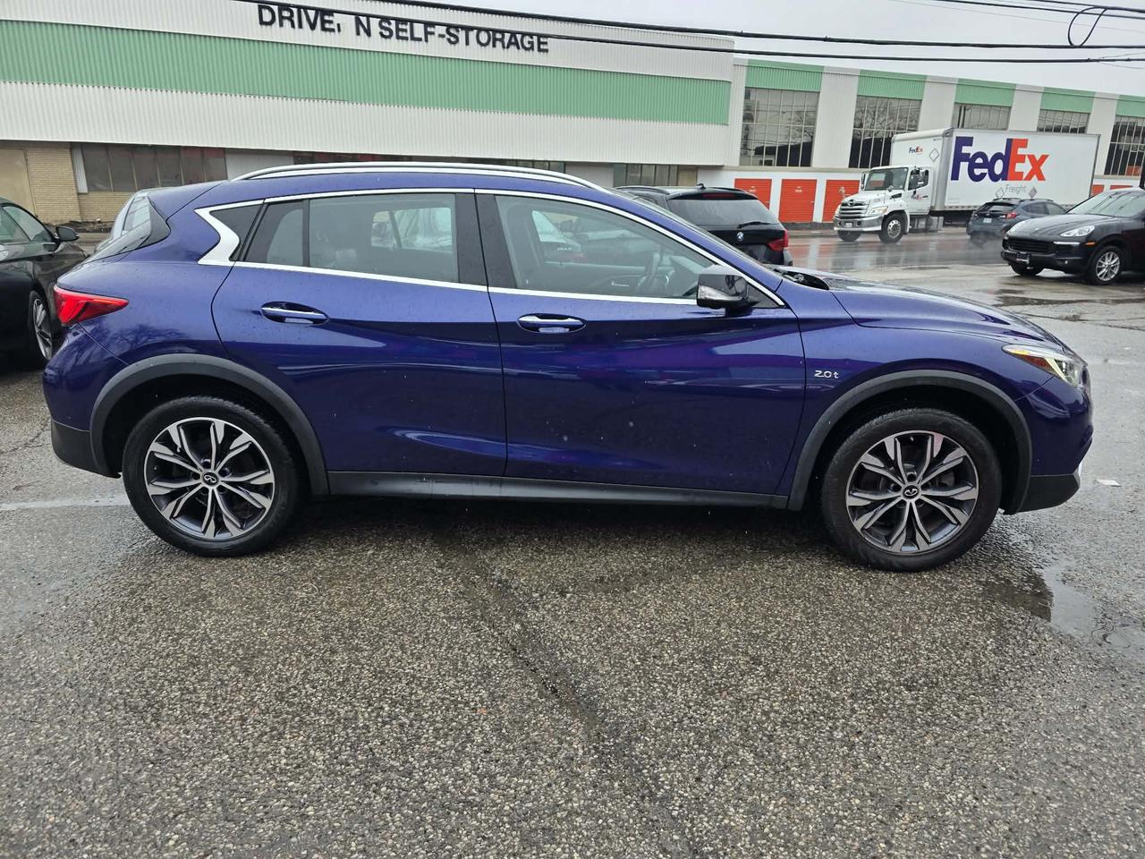 2017 Infiniti QX30 AWD Photo