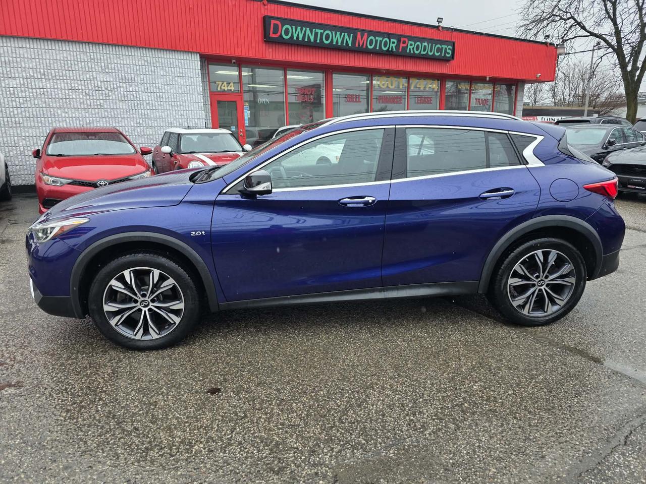 2017 Infiniti QX30 AWD Photo