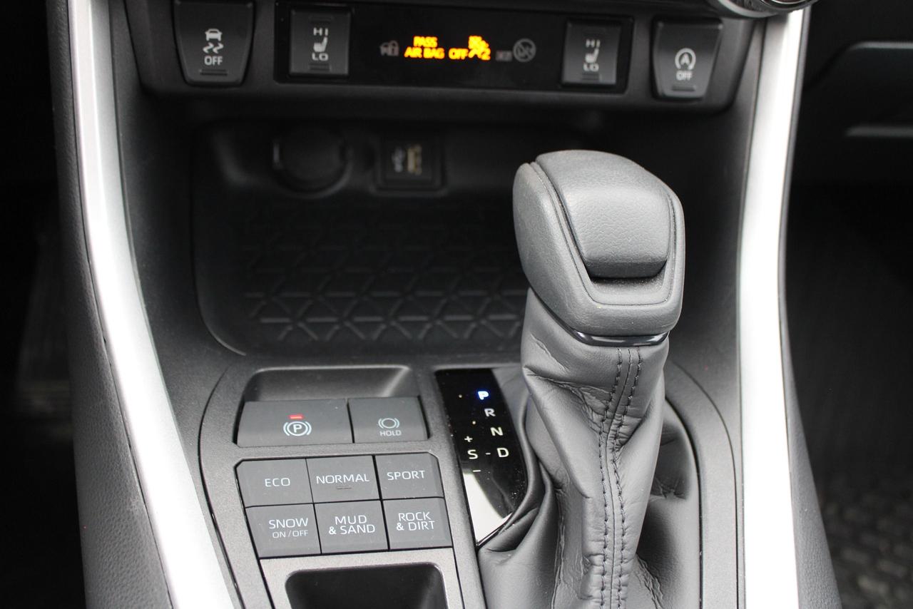 2025 Toyota RAV4 XLE AWD Photo