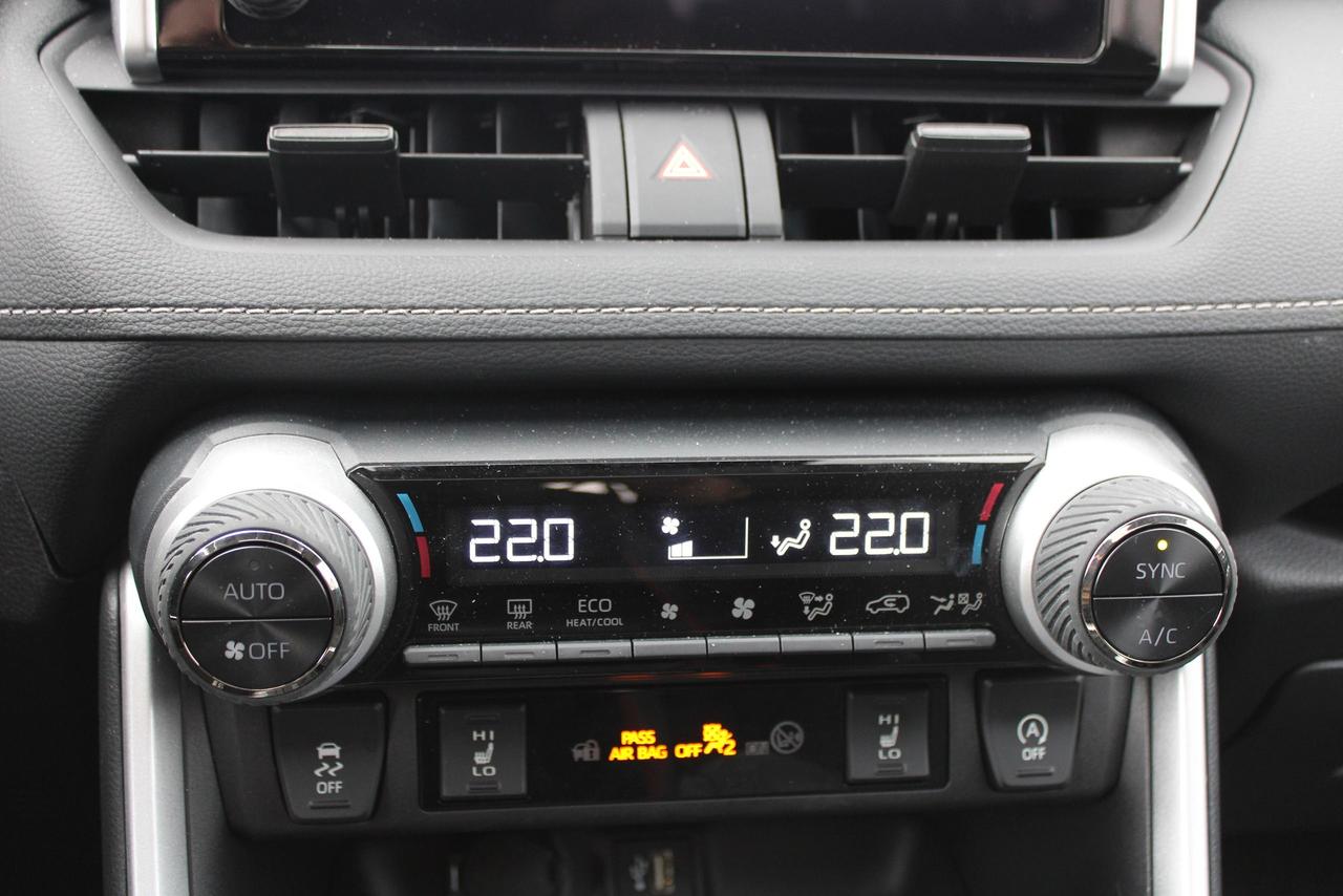 2025 Toyota RAV4 XLE AWD Photo