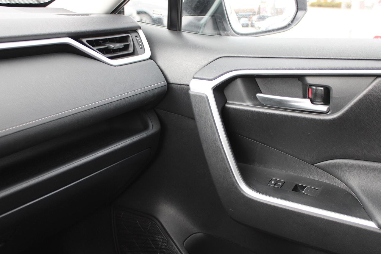 2025 Toyota RAV4 XLE AWD Photo