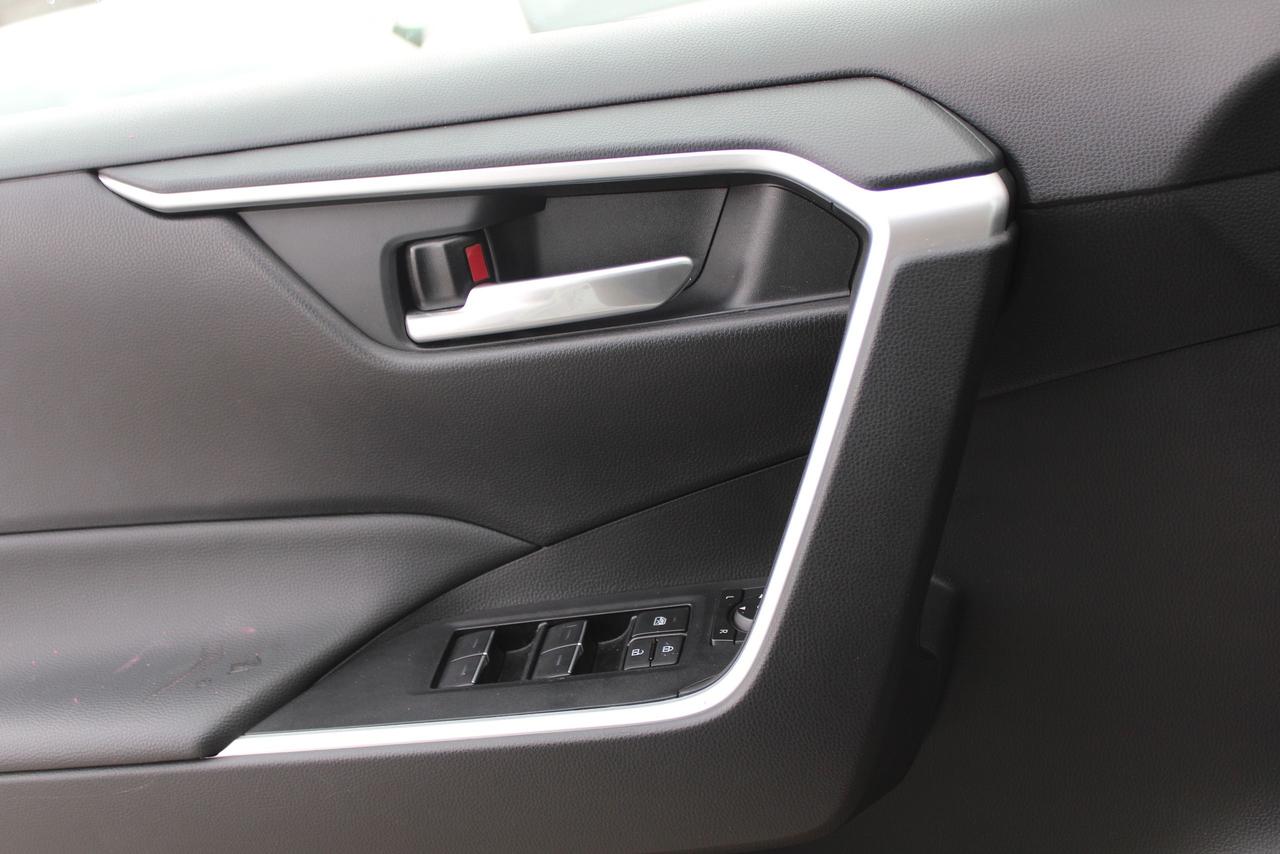 2025 Toyota RAV4 XLE AWD Photo