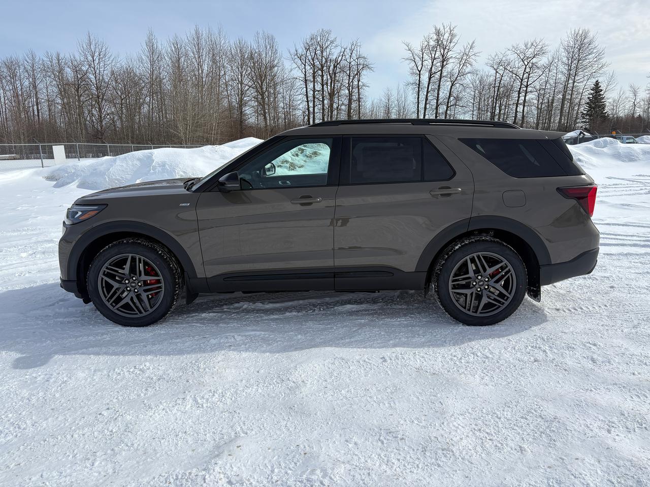 2026 Ford Explorer ST-Line Photo3