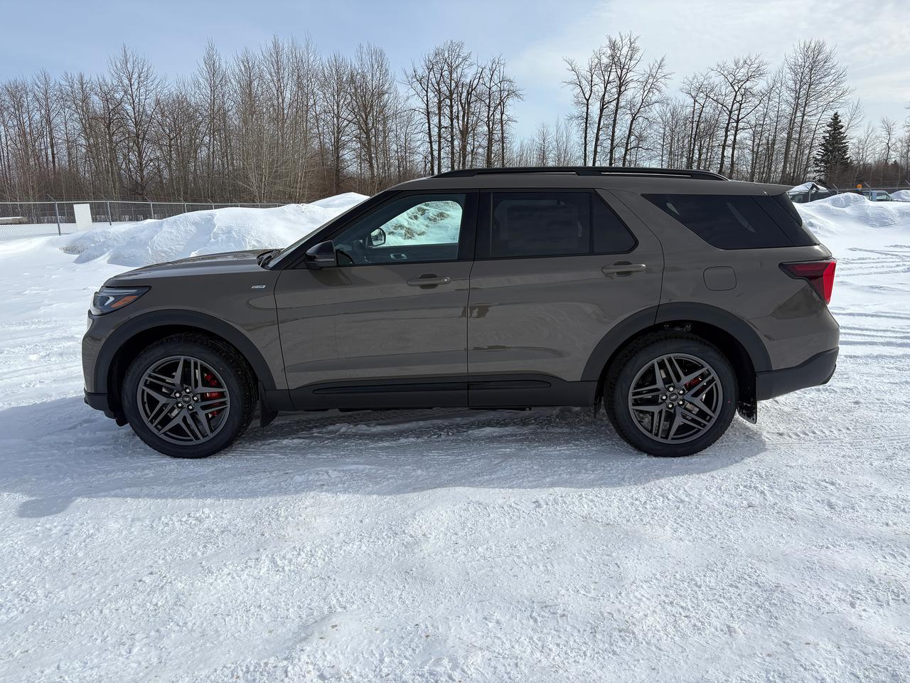 2026 Ford Explorer ST-Line Photo3