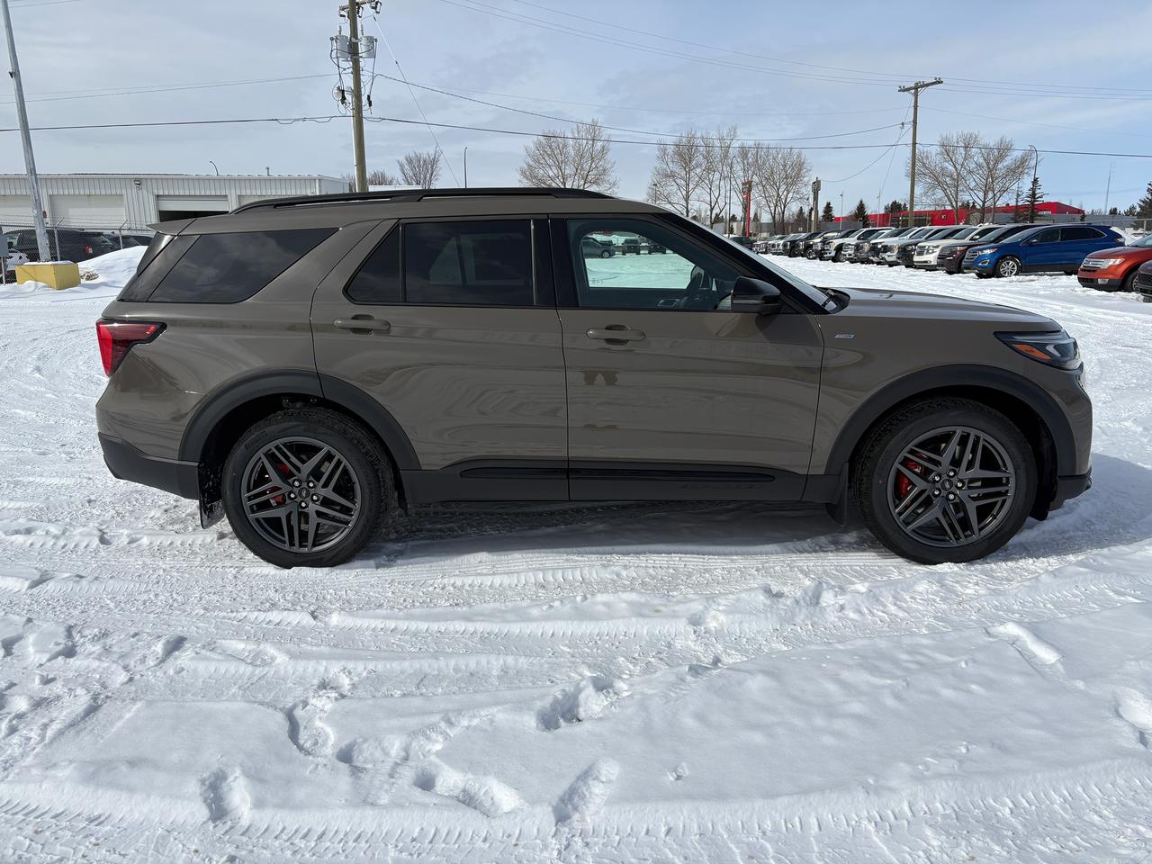 2026 Ford Explorer ST-Line Photo4