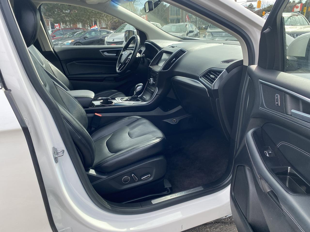 2017 Ford Edge 1Owner/Titanium AWD/Leather/Roof/Navi/Back Camera Photo4