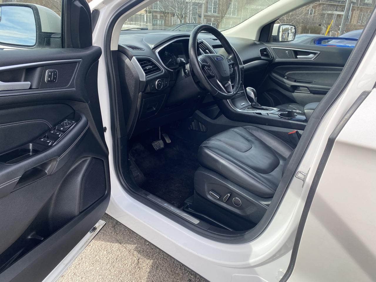2017 Ford Edge 1Owner/Titanium AWD/Leather/Roof/Navi/Back Camera Photo