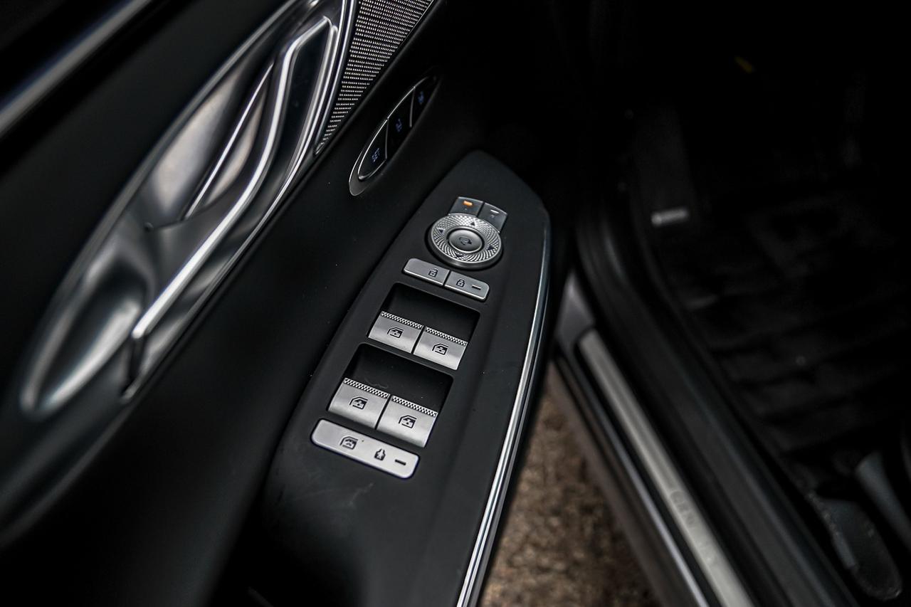 2024 Genesis Electrified GV70 Prestige AWD | FULLY LOADED | MASSAGE | HUD | PANO Photo