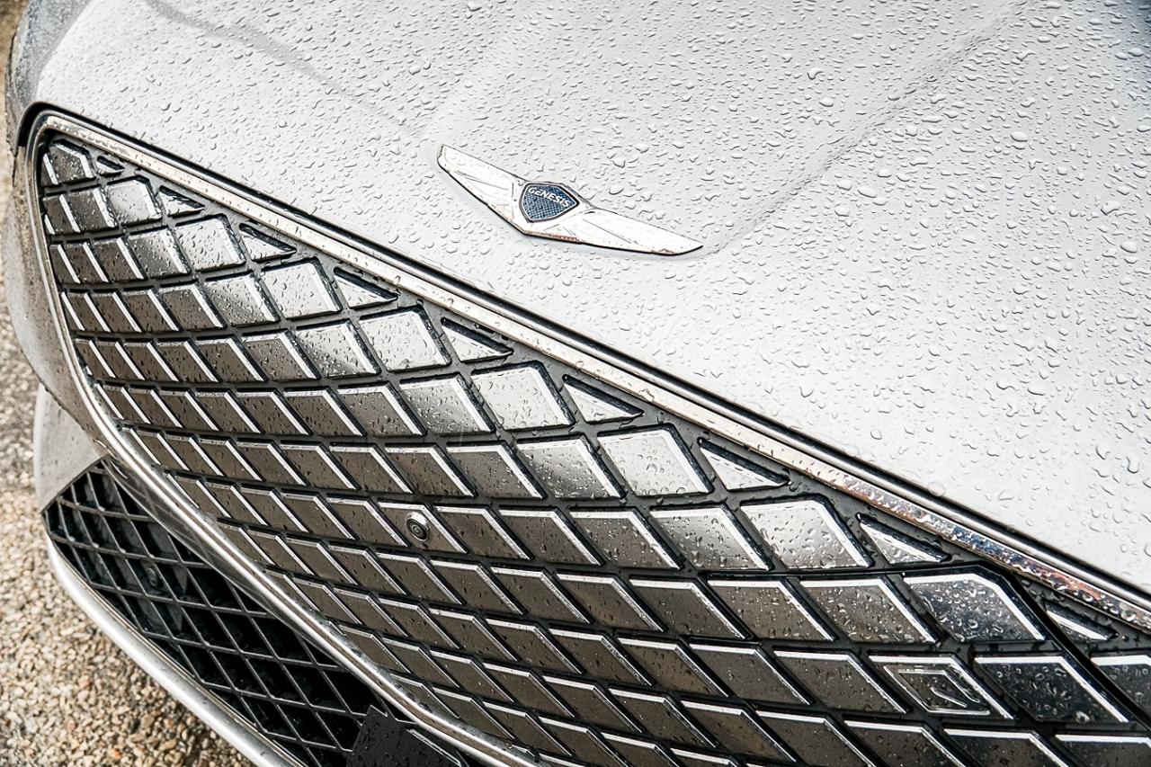 2024 Genesis Electrified GV70 Prestige AWD | FULLY LOADED | MASSAGE | HUD | PANO Photo