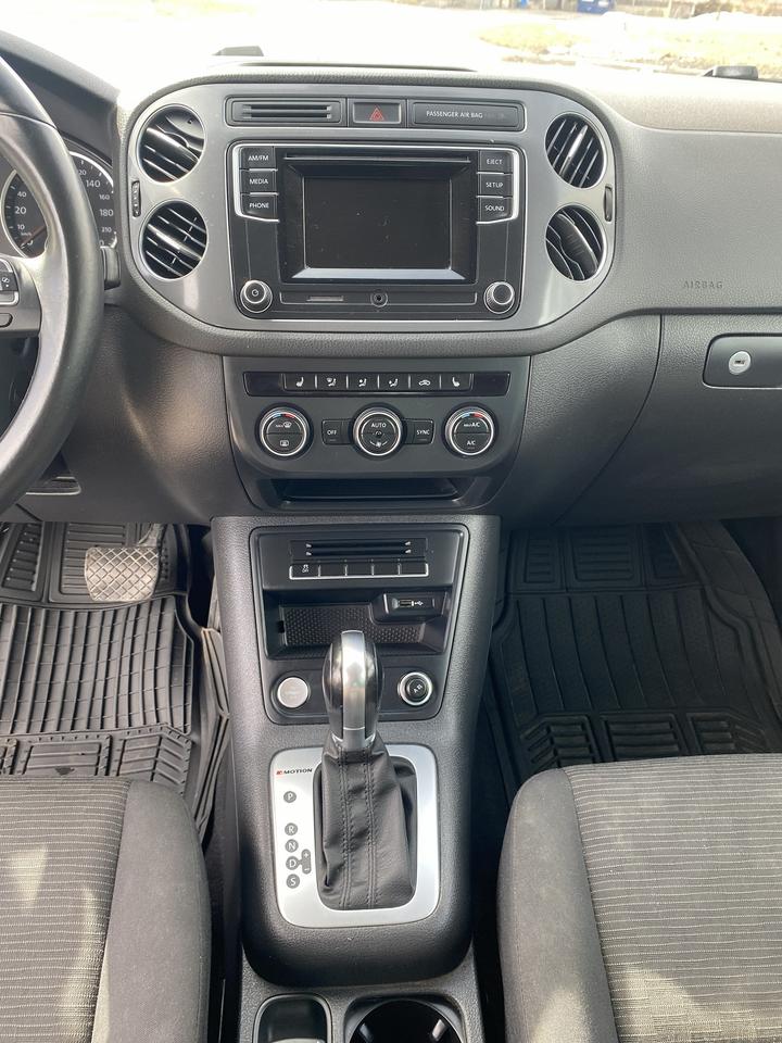 2016 Volkswagen Tiguan NO Accidents/Automatic/AWD/Bckup Camera/Bluetooth Photo