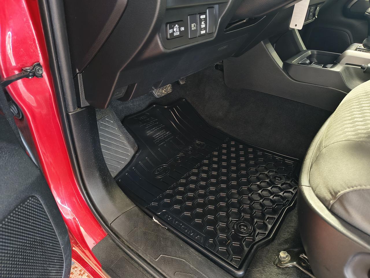 2022 Toyota Tacoma SR5 Photo0