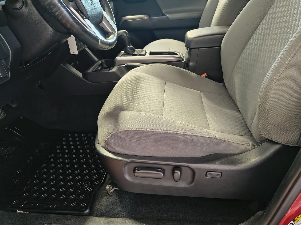 2022 Toyota Tacoma SR5 Photo0