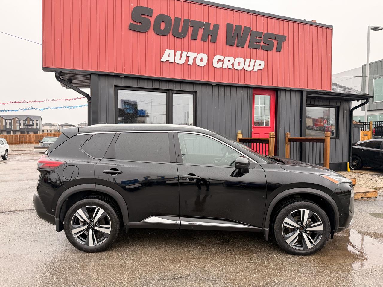 2023 Nissan Rogue AWD Platinum Photo2