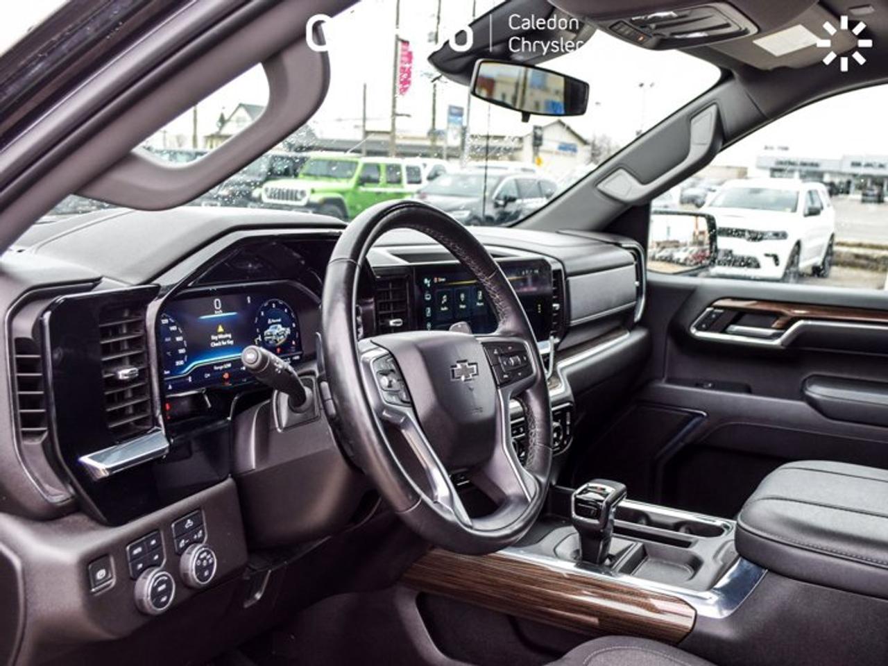 2024 Chevrolet Silverado 1500 RST 4WD Crew Cab 147" 5.3L 5 passengers with captain chair Photo