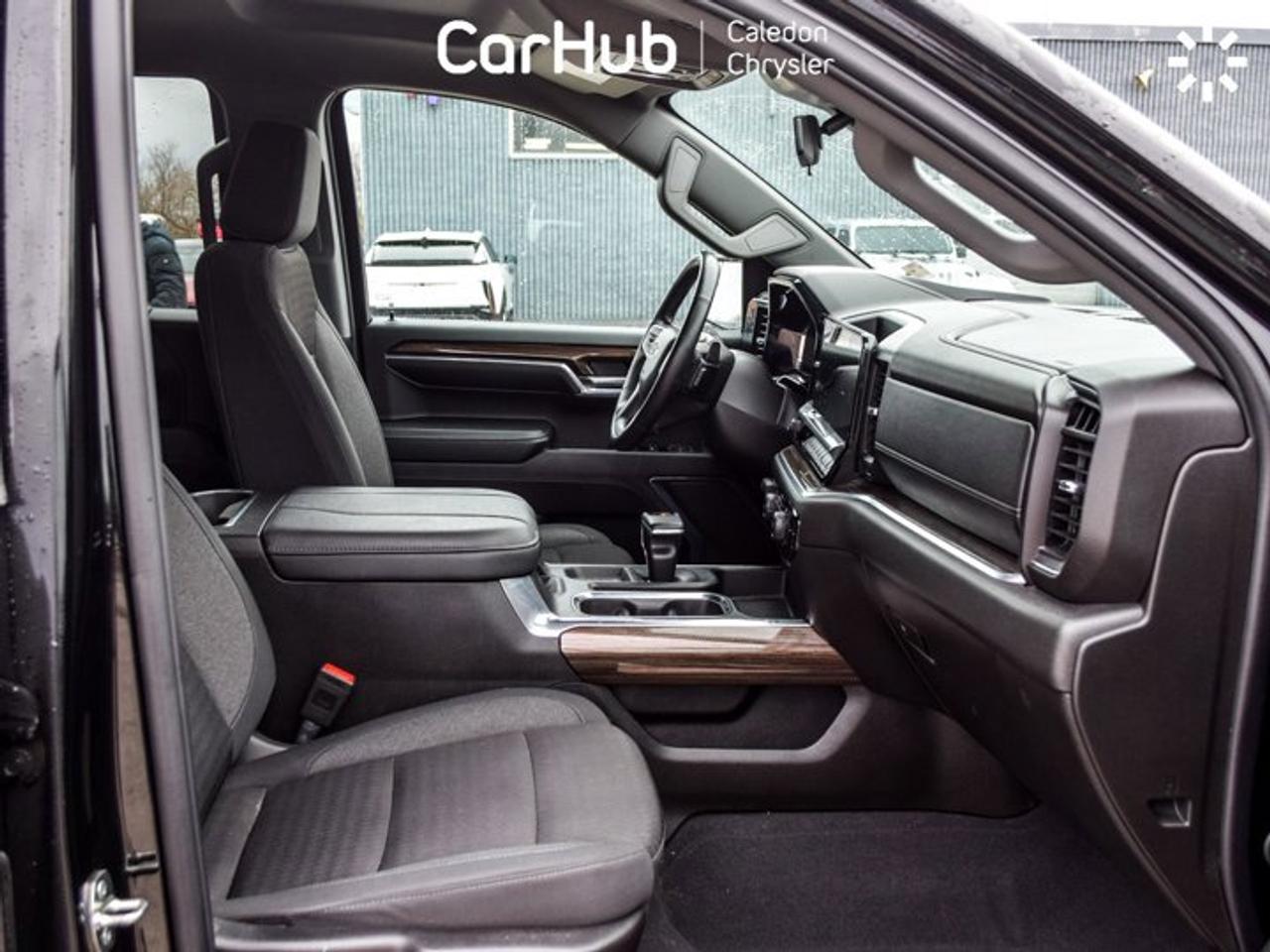 2024 Chevrolet Silverado 1500 RST 4WD Crew Cab 147" 5.3L 5 passengers with captain chair Photo
