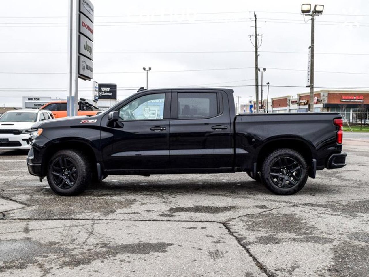 2024 Chevrolet Silverado 1500 RST 4WD Crew Cab 147" 5.3L 5 passengers with captain chair Photo