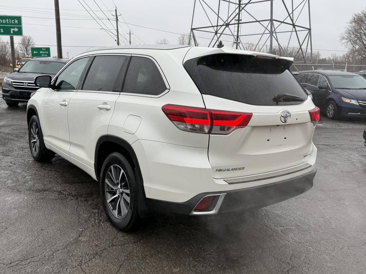 2018 Toyota Highlander XLE Photo2