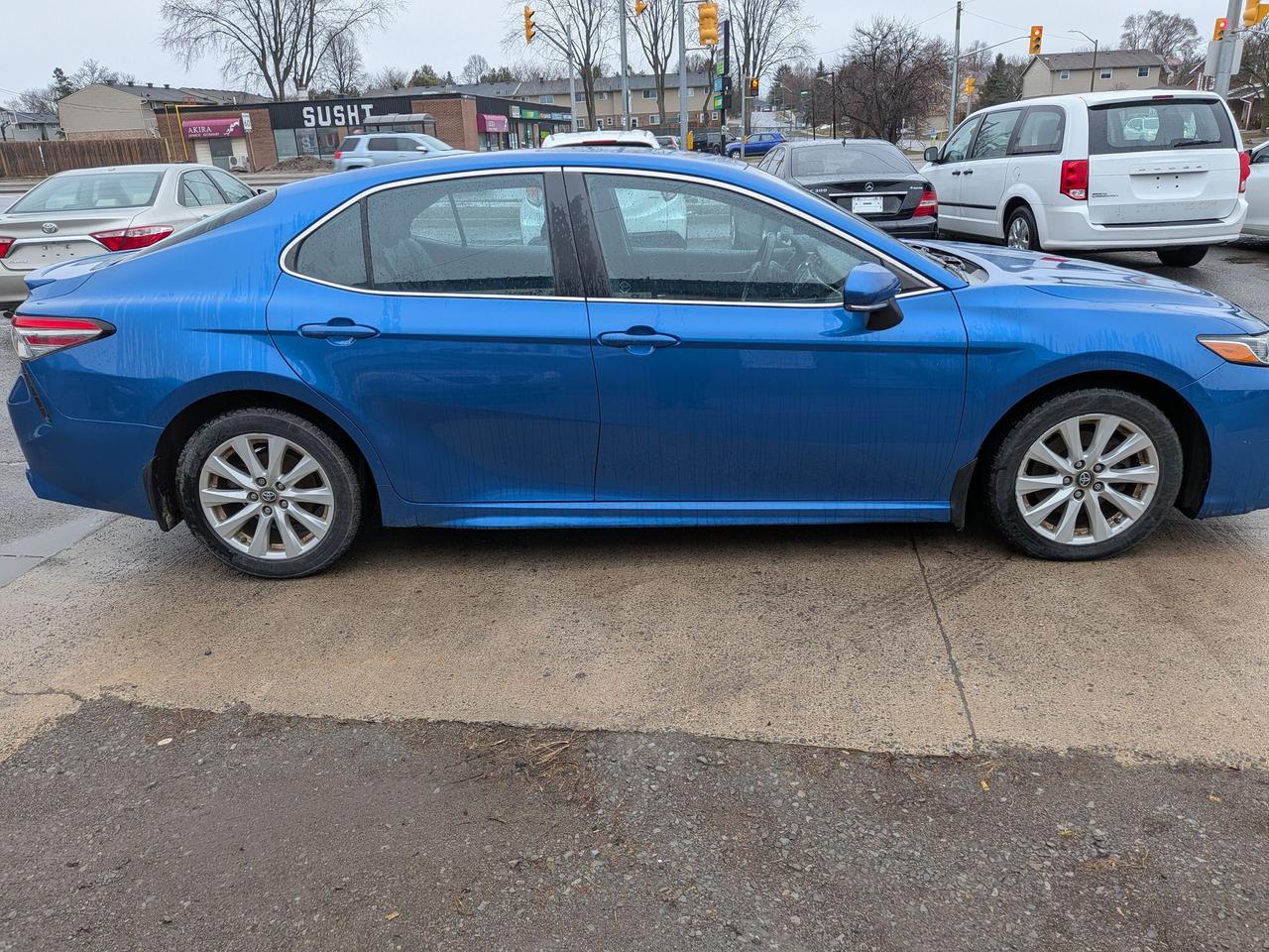 2019 Toyota Camry LE Photo1