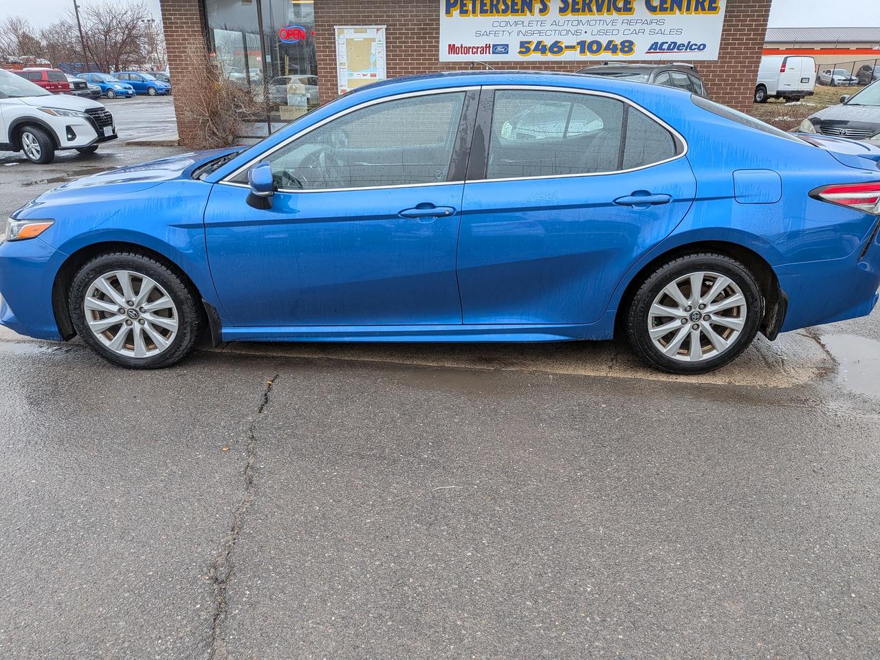 2019 Toyota Camry LE Photo3