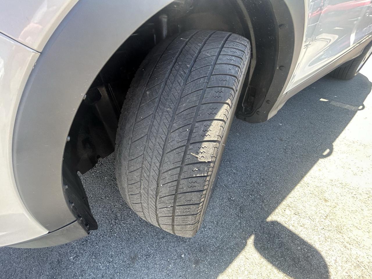 13731827