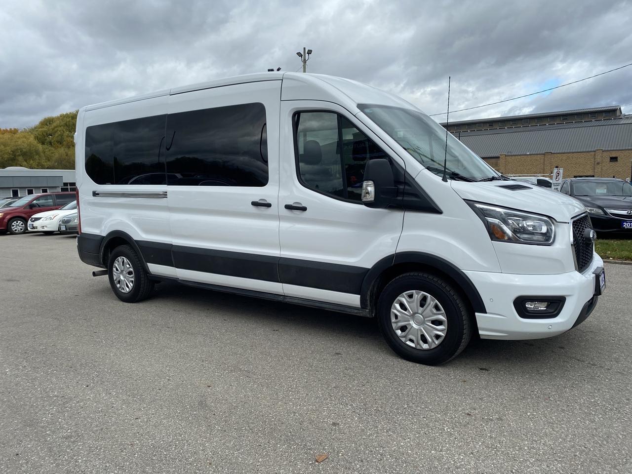 2023 Ford Transit 350 Wagon Med. Roof XLT w/Sliding Pass. 148-in. WB - Photo #4
