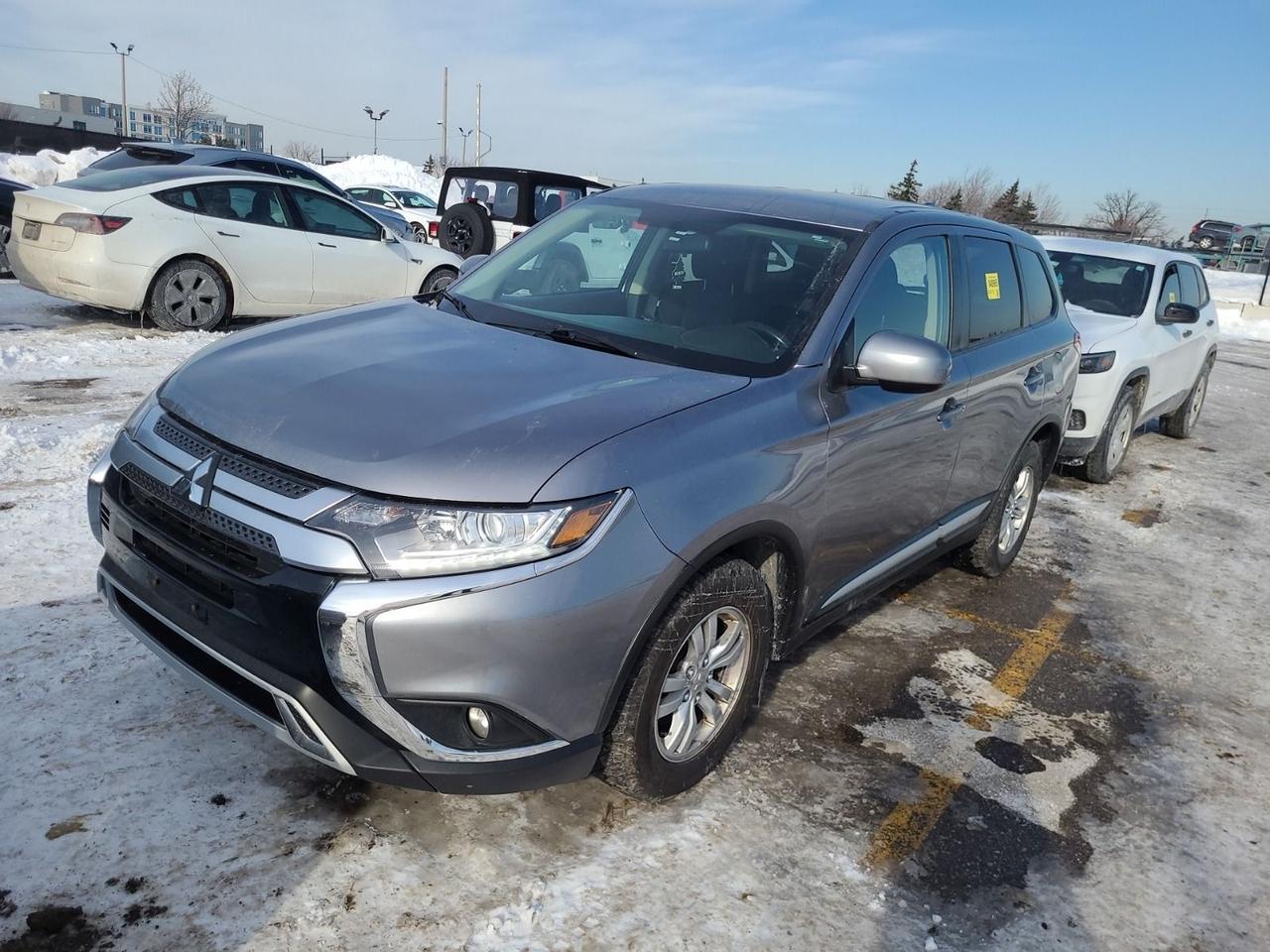 2020 Mitsubishi Outlander ES Photo0