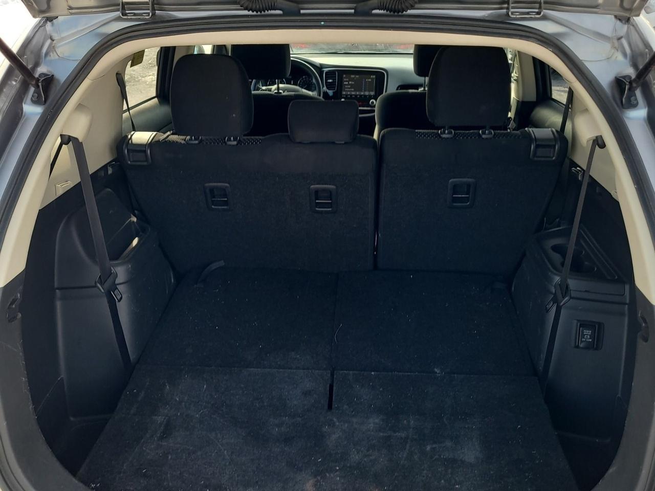 2020 Mitsubishi Outlander ES Photo