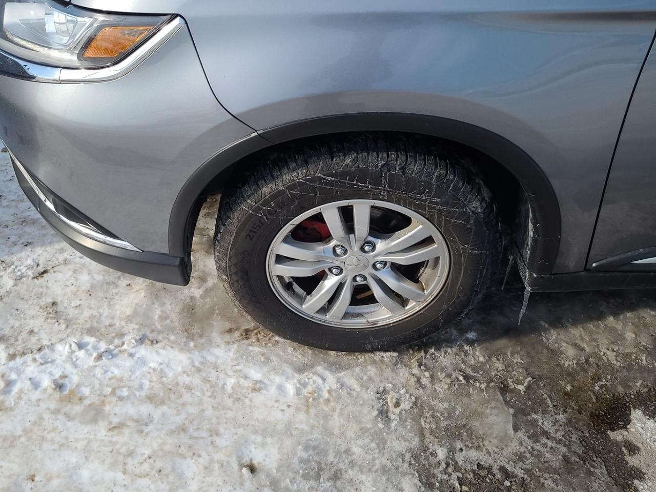 2020 Mitsubishi Outlander ES Photo