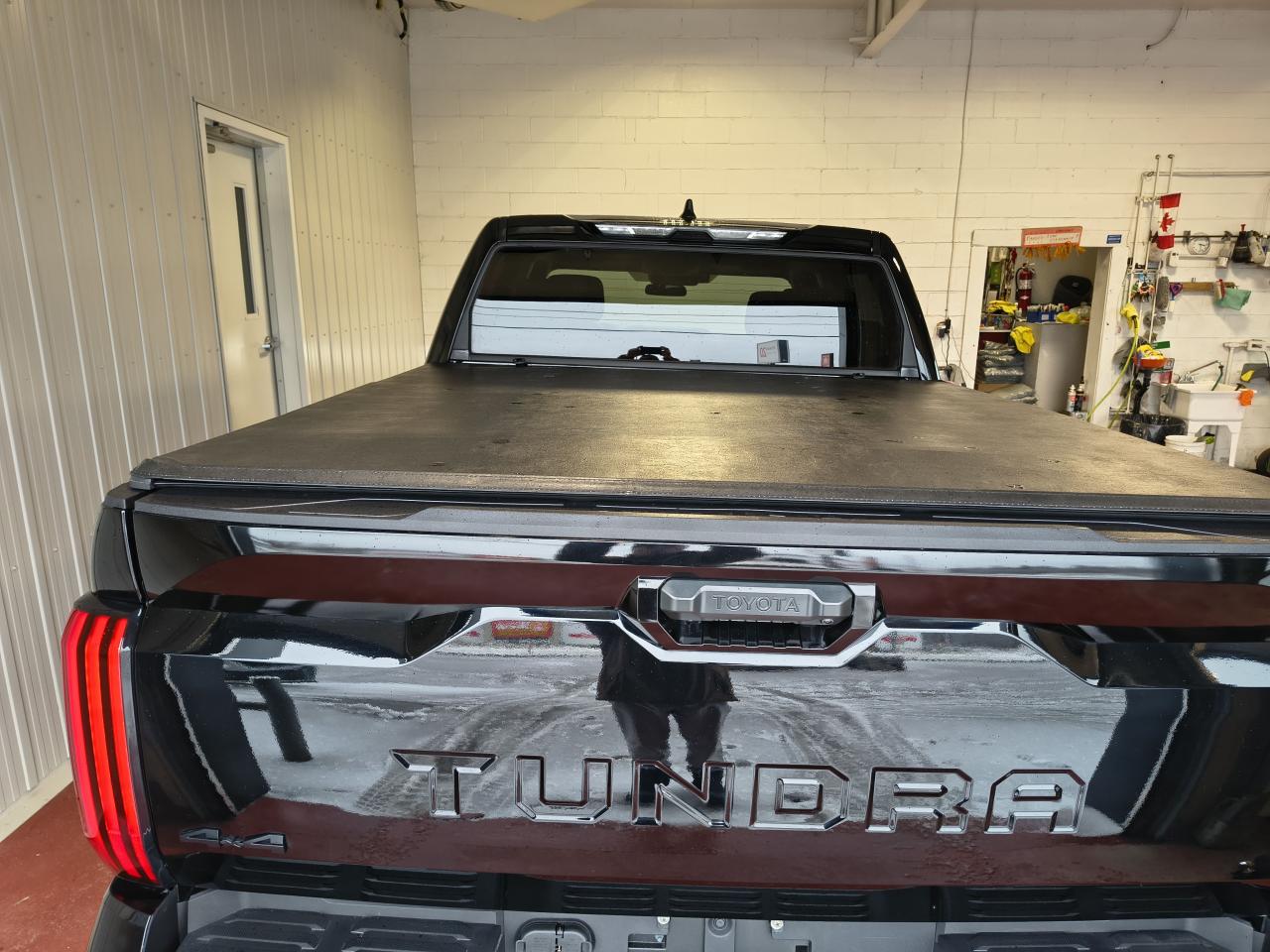 2024 Toyota Tundra SR5 TRD OFF ROAD Photo0