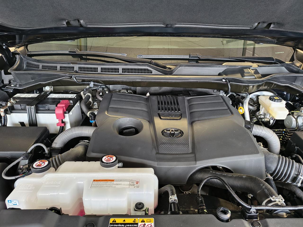 2024 Toyota Tundra SR5 TRD OFF ROAD Photo0