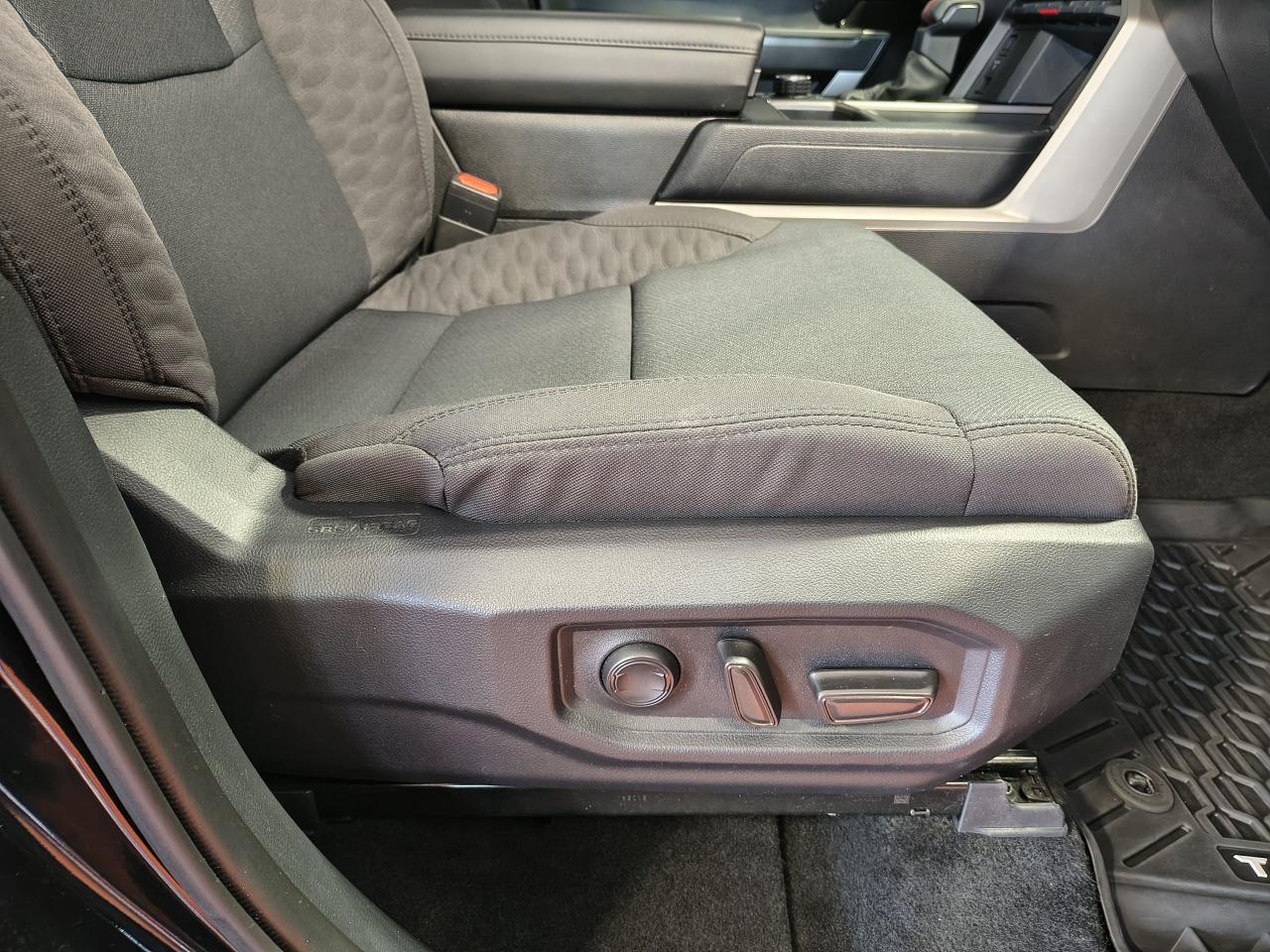 2024 Toyota Tundra SR5 TRD OFF ROAD Photo0