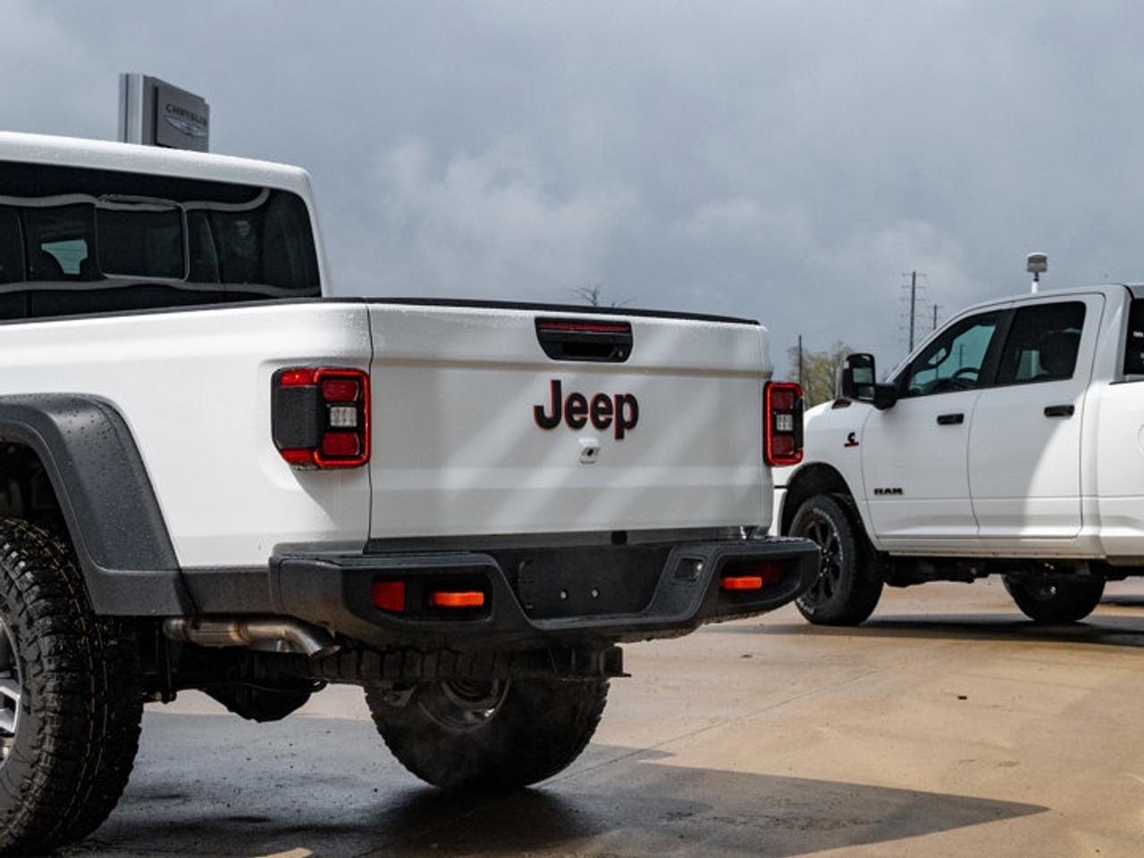 2026 Jeep Gladiator Mojave Photo