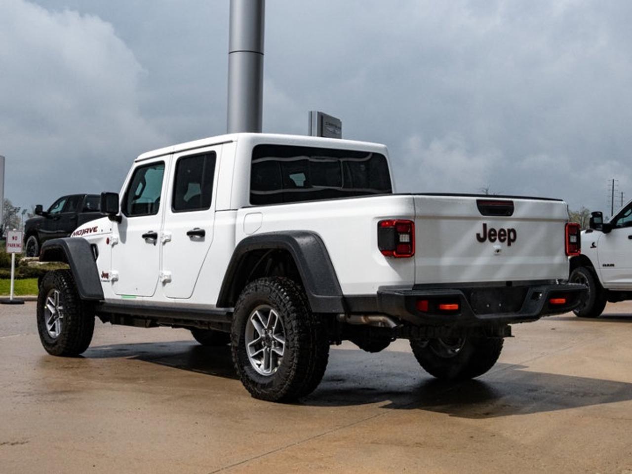 2026 Jeep Gladiator Mojave Photo