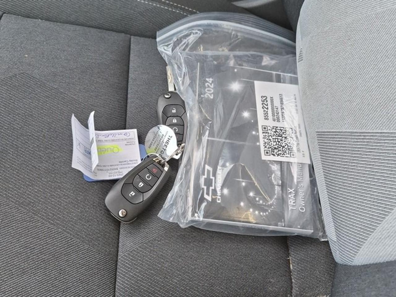 2024 Chevrolet Trax 1RS - LOW KM, REMOTE START, HEATED SEATS/WHEEL!! Photo