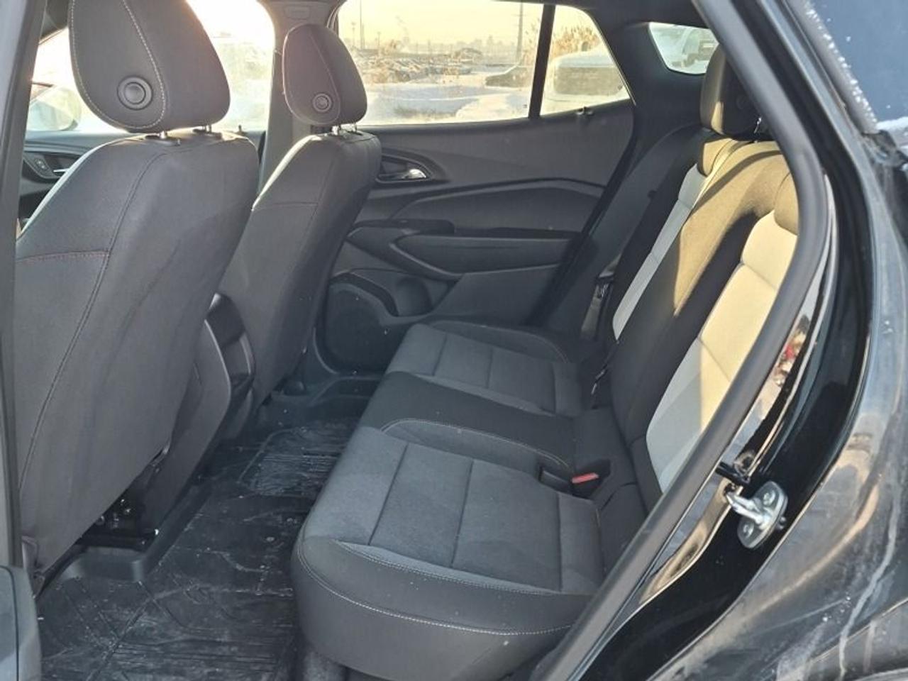 2024 Chevrolet Trax 1RS - LOW KM, REMOTE START, HEATED SEATS/WHEEL!! Photo