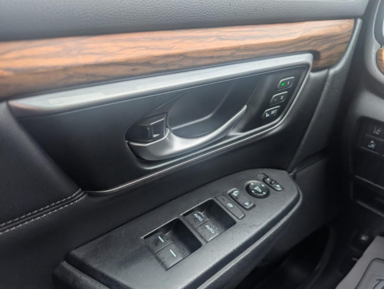 2018 Honda CR-V TOURING * NAVIGATION * SUNROOF - Photo #24