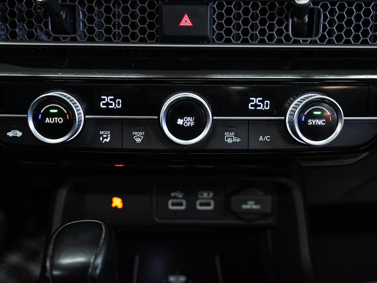 2022 Honda Civic TOURING | Nav | Leather | Sunroof | BSM | CarPlay