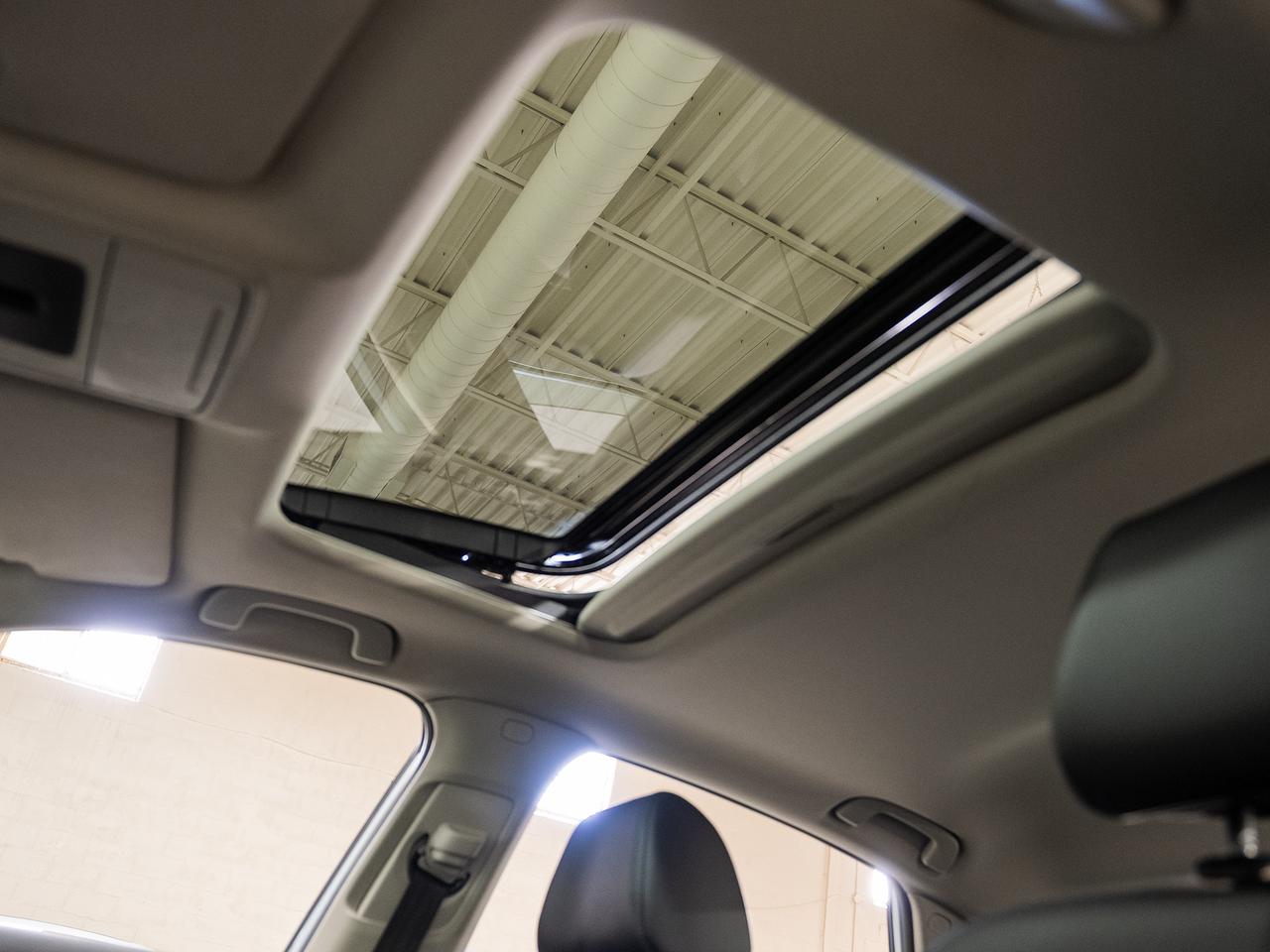 2022 Honda Civic TOURING | Nav | Leather | Sunroof | BSM | CarPlay