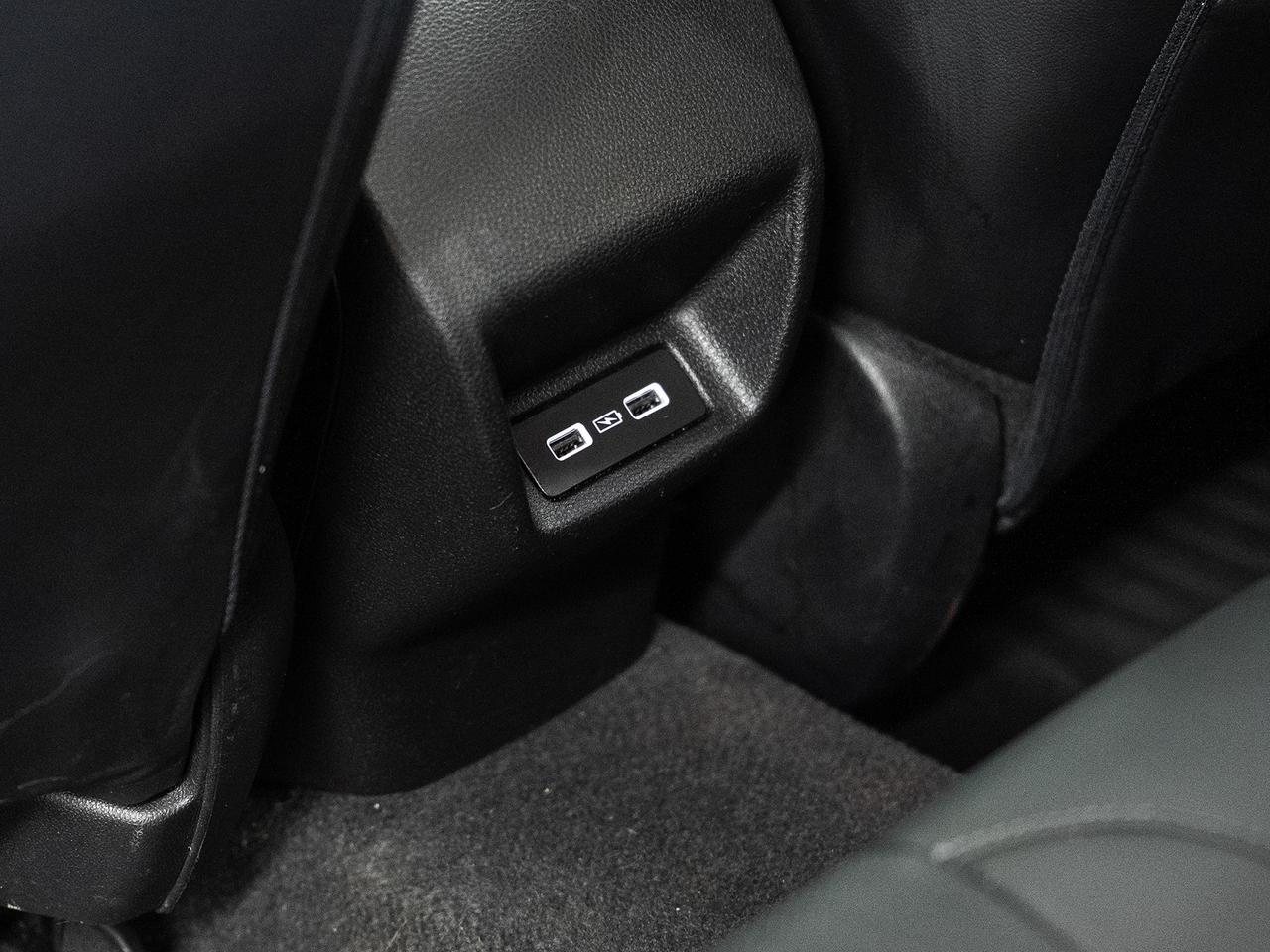 2022 Honda Civic TOURING | Nav | Leather | Sunroof | BSM | CarPlay