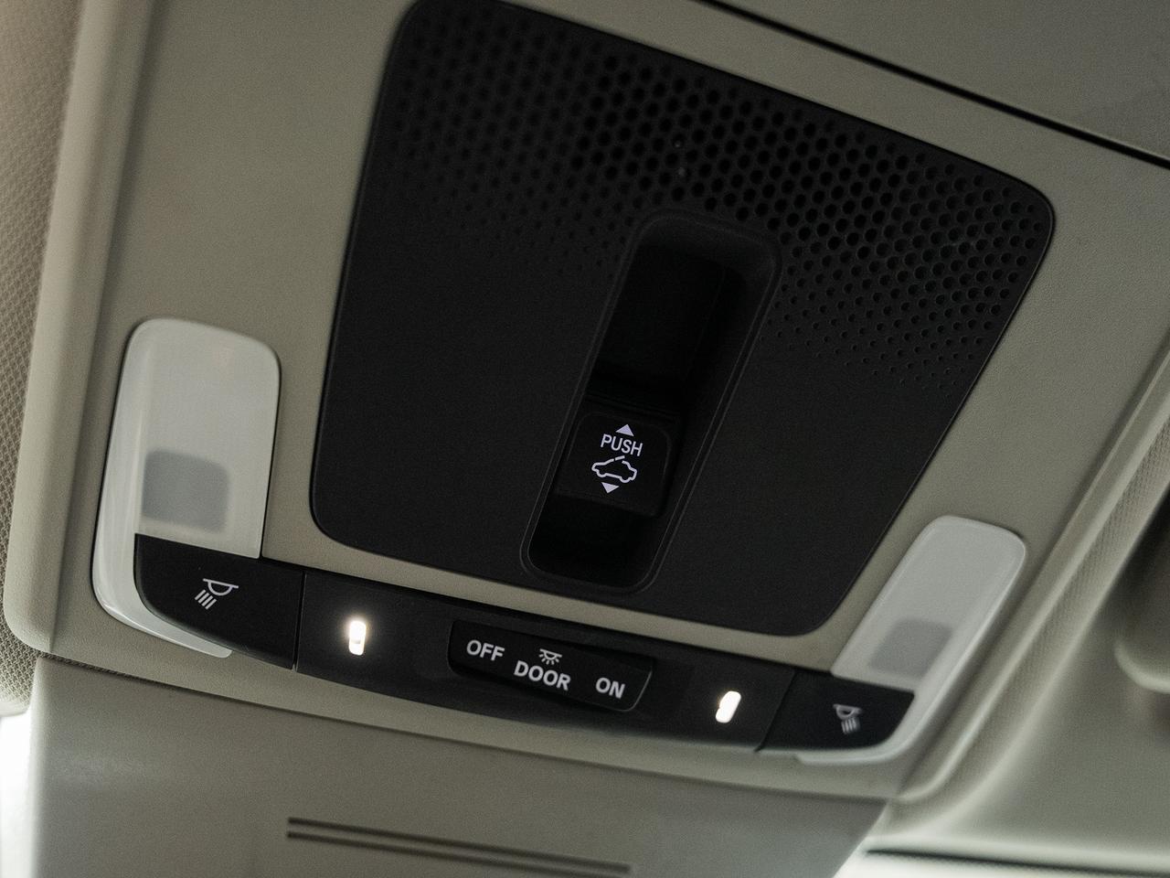 2022 Honda Civic TOURING | Nav | Leather | Sunroof | BSM | CarPlay