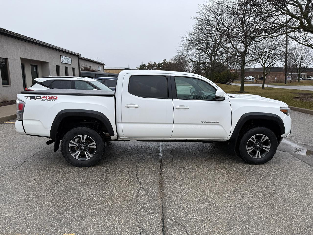 2017 Toyota Tacoma 4WD DOUBLE CAB V6 MAN TRD SPORT.NAV..CERTIFIED!! Photo3