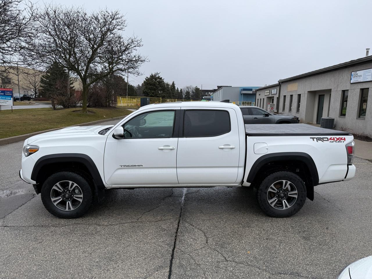 2017 Toyota Tacoma 4WD DOUBLE CAB V6 MAN TRD SPORT.NAV..CERTIFIED!! Photo
