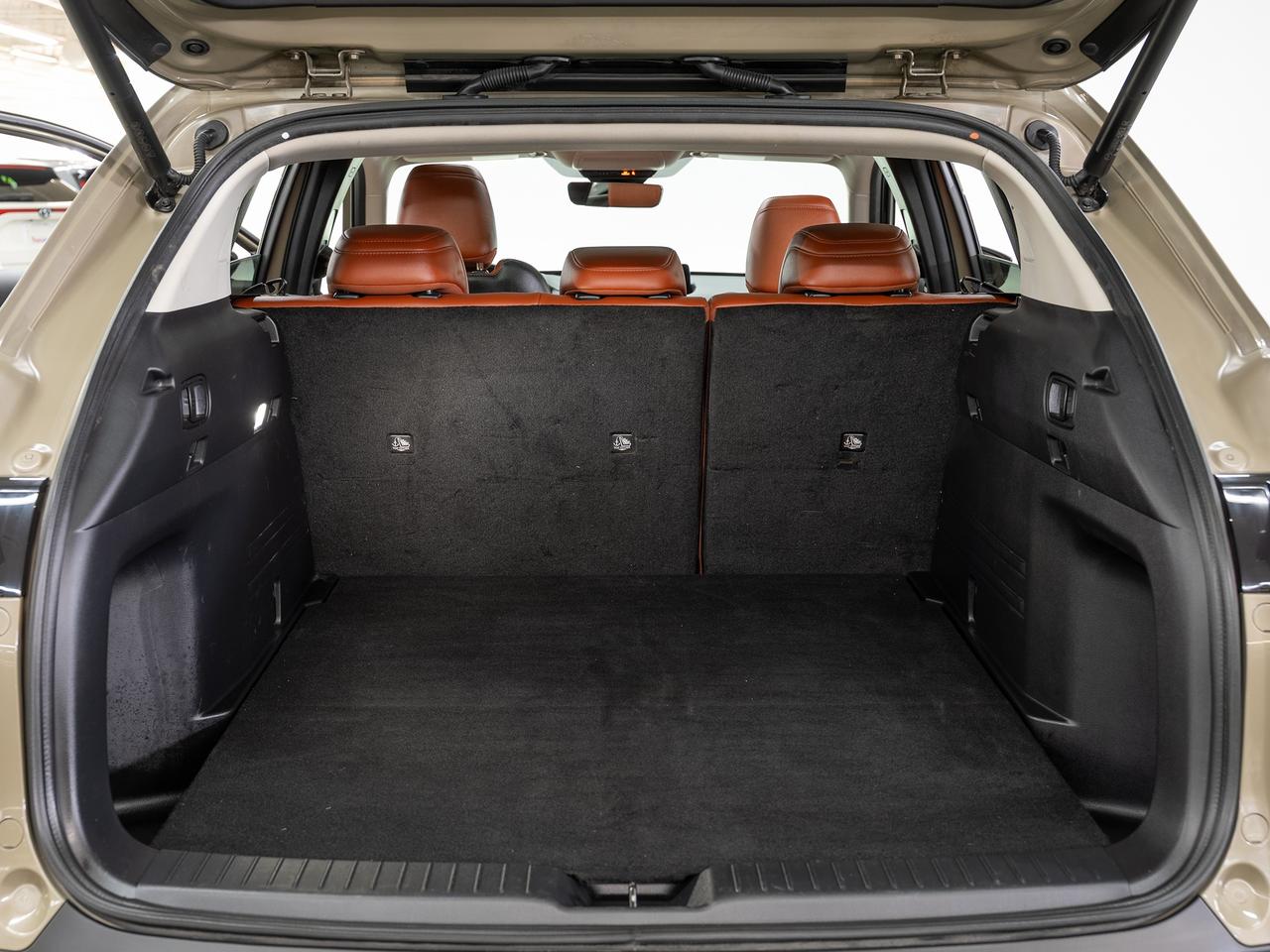 2024 Mazda CX-50 GT AWD | Nav | Leather | Sunroof | BSM | CarPlay