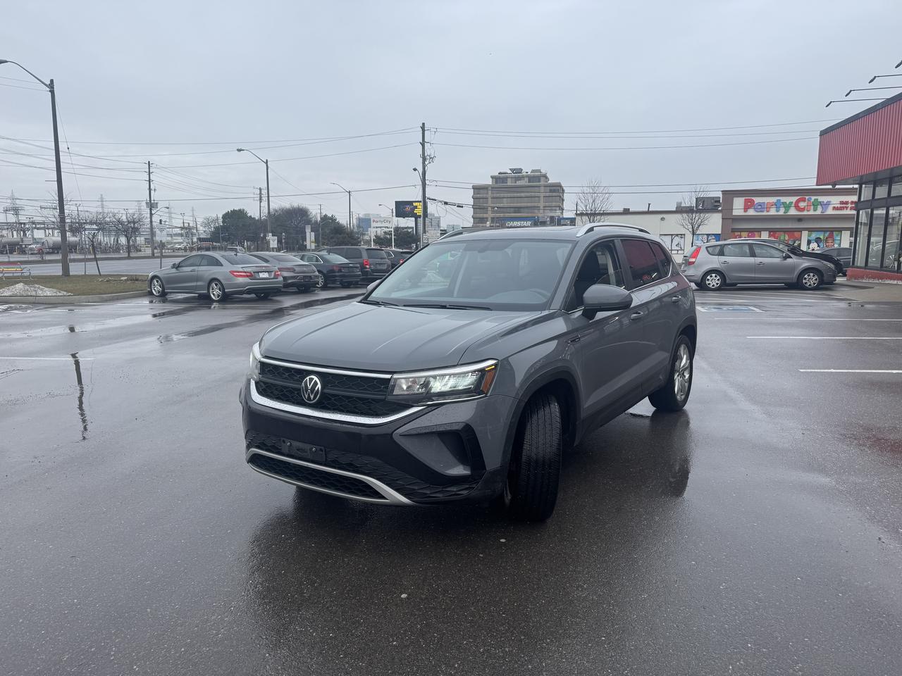 2022 Volkswagen Taos COMFORTLINE AWD LEATHER PAN/ROOF CARPLAY B/SPOT CA Photo2