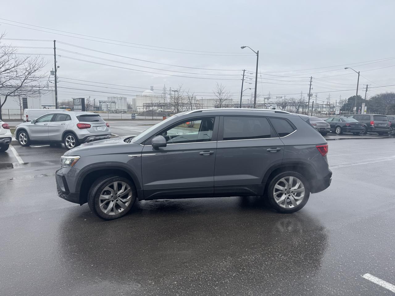 2022 Volkswagen Taos COMFORTLINE AWD LEATHER PAN/ROOF CARPLAY B/SPOT CA Photo3