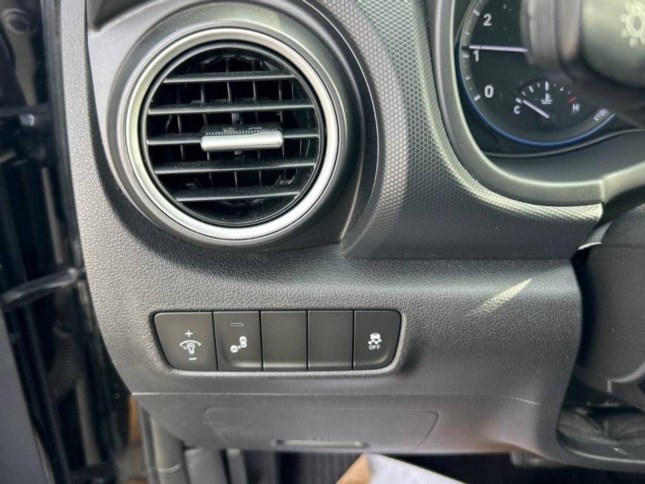 2018 Hyundai KONA Preferred - CLEAN!! HEATED SEATS & STEERING WHEEL! Photo