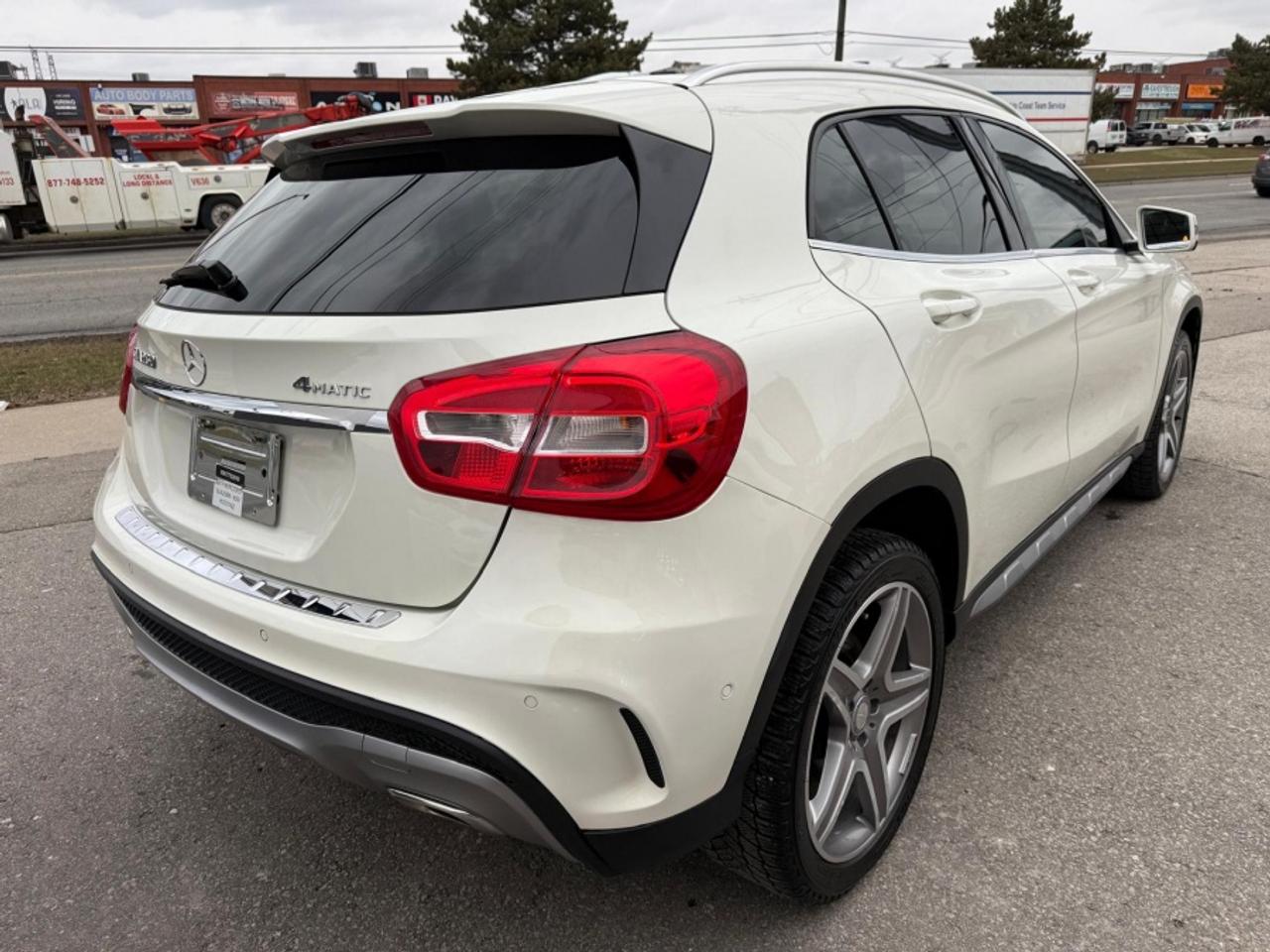 2017 Mercedes-Benz GLA GLA 250 4MATIC * AMG * NAVIAGTION * PANO SUNROOF - Photo #5